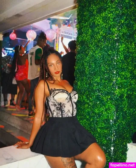 Raralovee OnlyFans Thumbnail #dPU7D2qQKf