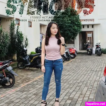 Ratu Desmi Azalia OnlyFans Thumbnail #Tjq8U8YY0Q