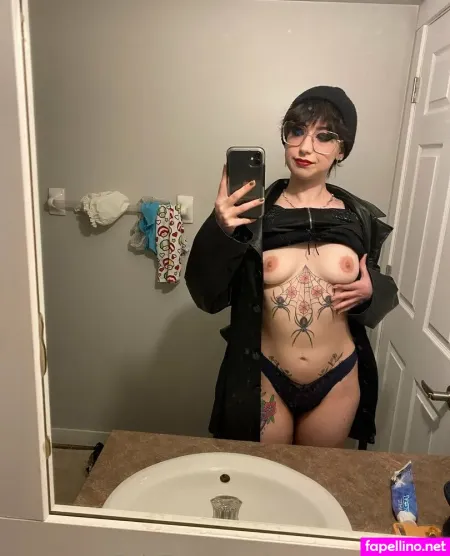 Raven Sweetfeet OnlyFans Thumbnail #Rvb91uUgzj