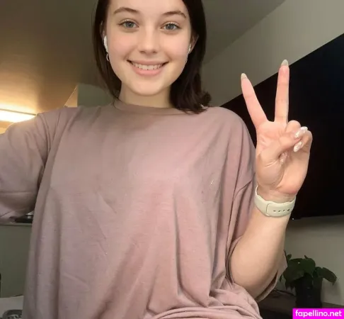 Rayerose OnlyFans Thumbnail #OwHADrFrNB