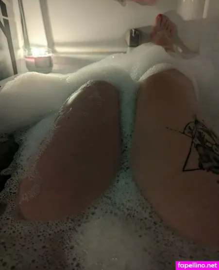 Reads Everywhere OnlyFans Thumbnail #bTS7fVtEsa