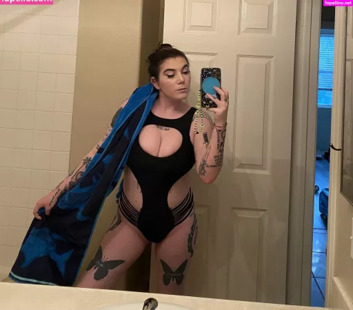 Ready To Glare OnlyFans Thumbnail #0jQBy5Kxz5