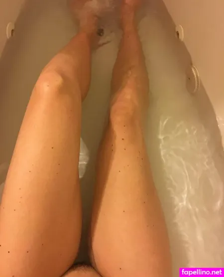 Realamericanwife OnlyFans Thumbnail #yc7HG6nf3K