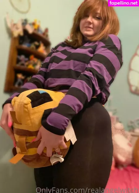 Realangelwitch OnlyFans Thumbnail #RTcR0UuMav