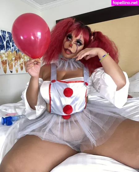 Realcakequeenie OnlyFans Thumbnail #FTVvhgDAkR
