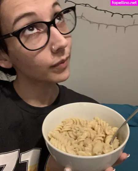 Realgarnetrose OnlyFans Thumbnail #W0prJDp8oF