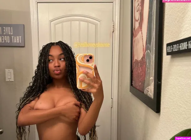 Realhoneysimone OnlyFans Thumbnail #4HsEj1KioS