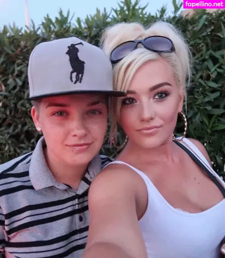 Reallesbiansx OnlyFans Thumbnail #9ORtxKrmlC