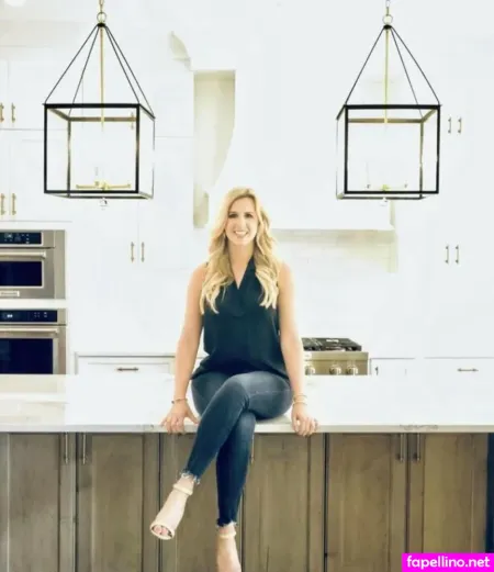 Realtor Laura OnlyFans Thumbnail #Yg9A0QNktK