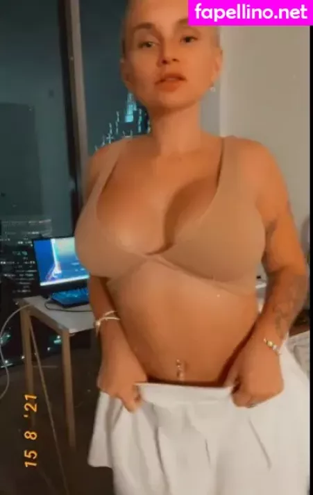 Realzoieburgher OnlyFans Thumbnail #C96cCtatEO