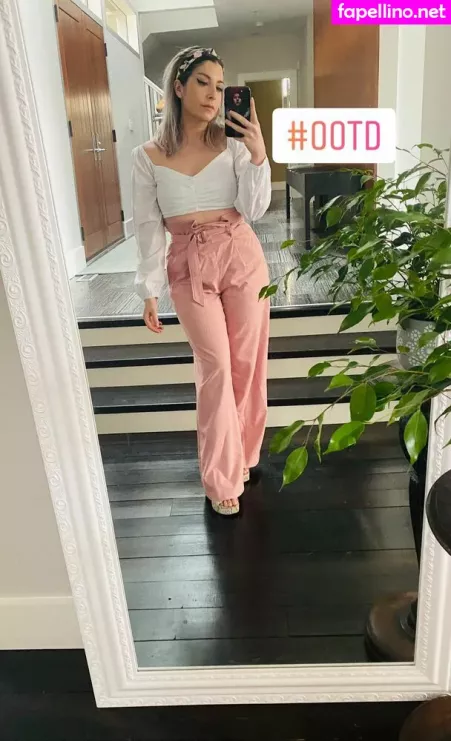 Rebecca Ford OnlyFans Thumbnail #2MVUotNQE8