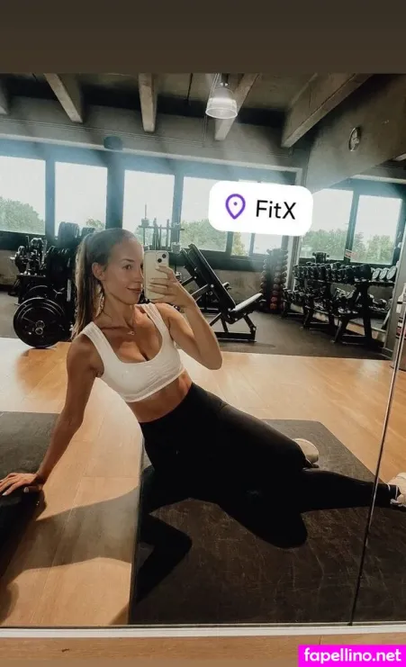 Rebecca Looschelders OnlyFans Thumbnail #dNVq1URsJk
