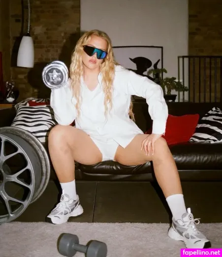Rebecca Lucy Taylor OnlyFans Thumbnail #F3u0Y0mCn3