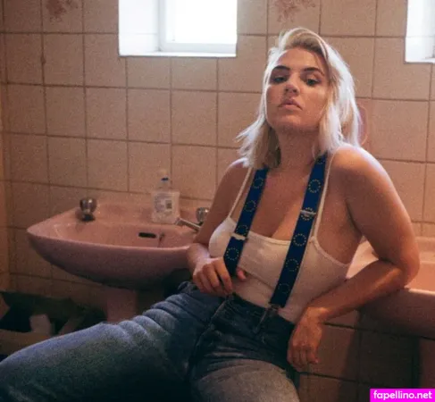 Rebecca Lucy Taylor OnlyFans Thumbnail #uIxFsad9N0