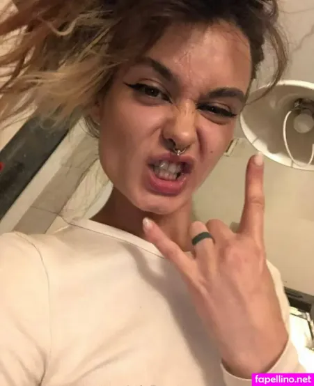 Rebeccawifeyfreee 1 OnlyFans Thumbnail #gR33a6JUXF