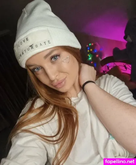 Redhead Shark OnlyFans Thumbnail #3Wl6qtDEHy