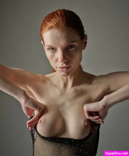 Redhead Vi photo