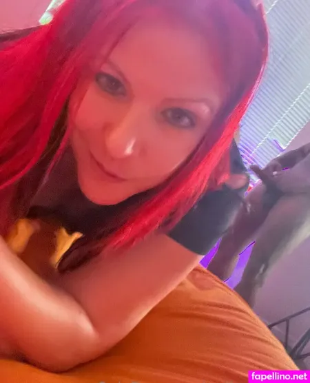 Redhothotwife OnlyFans Thumbnail #e9a5HEwbH9