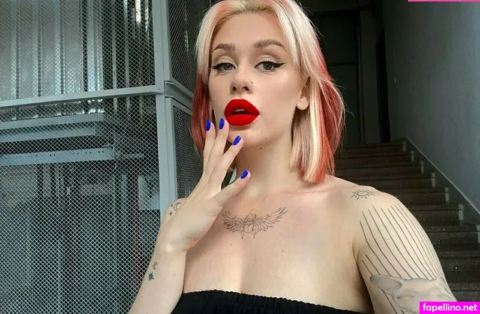 Redmelanie OnlyFans Thumbnail #7gCHdjlk2r