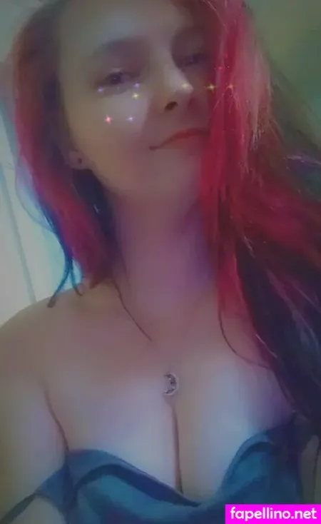 Redqueenie2 OnlyFans Thumbnail #bCE3woHGif