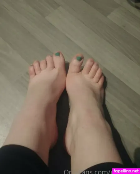 Reds Feet OnlyFans Thumbnail #9m8H99S933