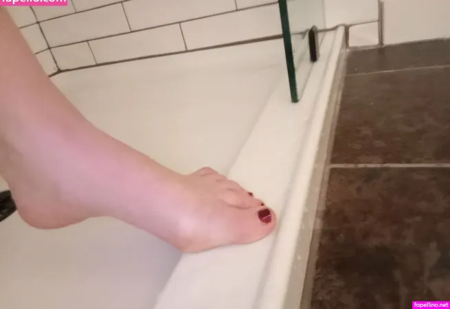 Reds Feet OnlyFans Thumbnail #RXxvsYBpBQ