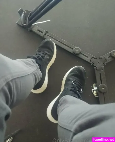 Reds Feet OnlyFans Thumbnail #VK7m6kcktH