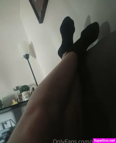Reds Feet OnlyFans Thumbnail #YFRW6w0Aed