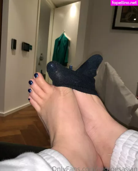 Redtoesasian OnlyFans Thumbnail #P2E7b95Bn7