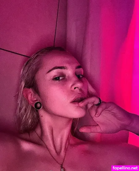 Regina Sahar OnlyFans Thumbnail #jMC4COzCXi