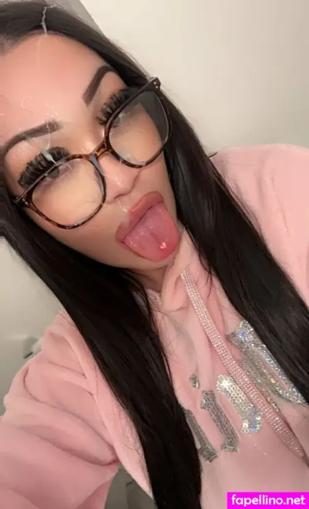 Renaevip OnlyFans Thumbnail #s7M0n8cua9