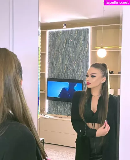 Renatabianca1 OnlyFans Thumbnail #2S1KxR24kq