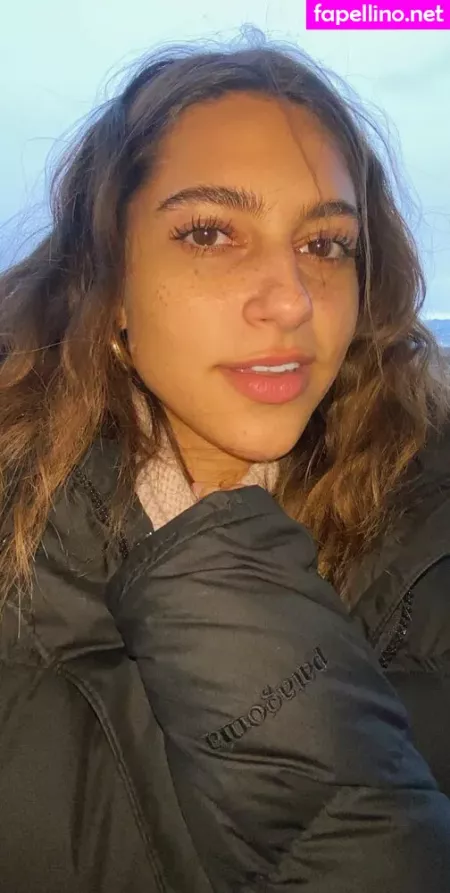 Renee Maudlena Noe OnlyFans Thumbnail #r1YZ8C4iNf