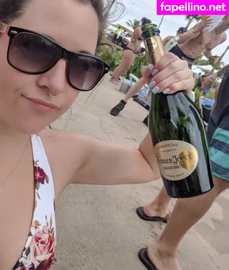 Renee OnlyFans Thumbnail #edxPevJ1km