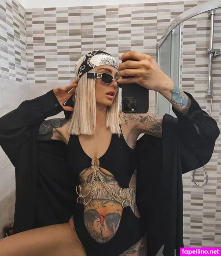 Request Carina Mthrfckr Main Profile Photo