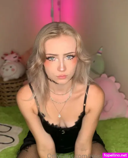 Revolvingrose 1 OnlyFans Thumbnail #izKJx4kdow