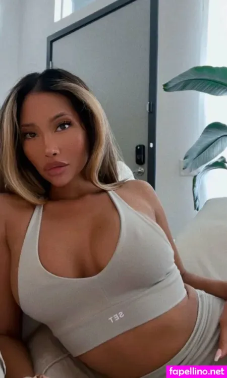 Riasantos OnlyFans Thumbnail #RKAWSPmZBv