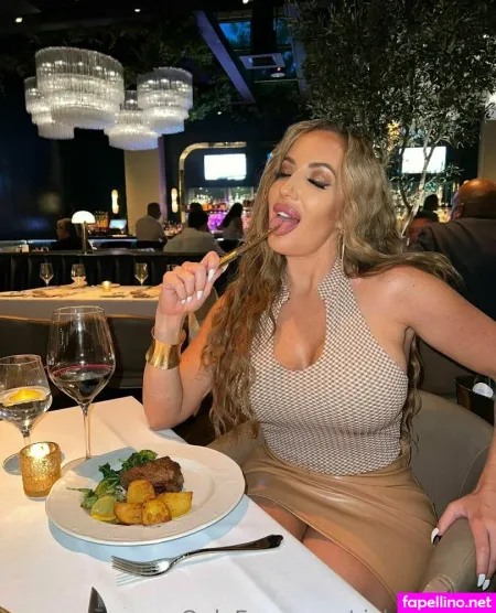 Richelleryan 1 OnlyFans Thumbnail #1yBhyaTeVm