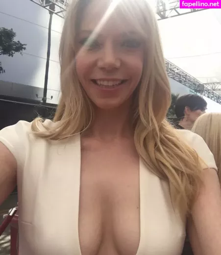 Riki Lindhome OnlyFans Thumbnail #qFLOLF4cq4