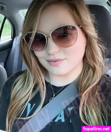 Riley Parks 1 OnlyFans Thumbnail #r6PU9teY1K