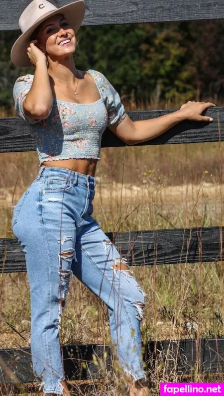 Riley White OnlyFans Thumbnail #QyRMPq7TzX