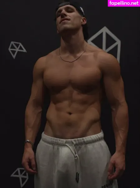 Rippedshow OnlyFans Thumbnail #Q2hkycZFs2