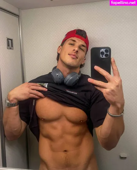Rippedshow OnlyFans Thumbnail #w7e3JrrgqA