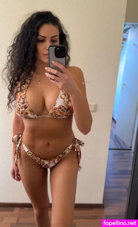 Roaya Soraya OnlyFans Thumbnail #VrOLVUzHaO