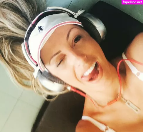 Roberta Carbonari Muzy OnlyFans Thumbnail #kAeMzMwEvf