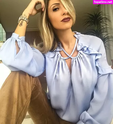 Roberta Carbonari Muzy OnlyFans Thumbnail #u6YcRmunj1