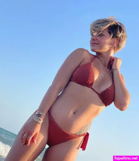 Roberta Vanzela OnlyFans Thumbnail #qADnzGPK44