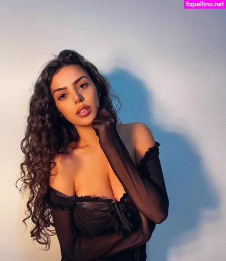 Roberta OnlyFans Thumbnail #gQSmXhUmkR