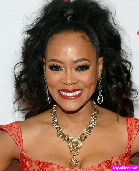 Robin Givens Main Profile Photo