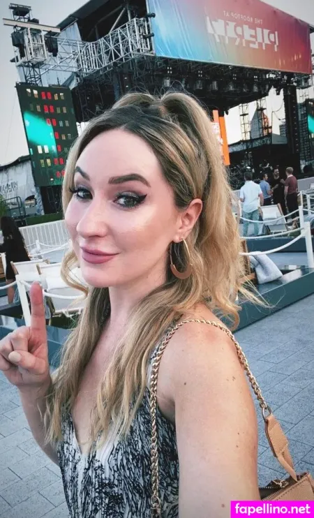 Robyn Adele Anderson OnlyFans Thumbnail #CyqkotFxhT